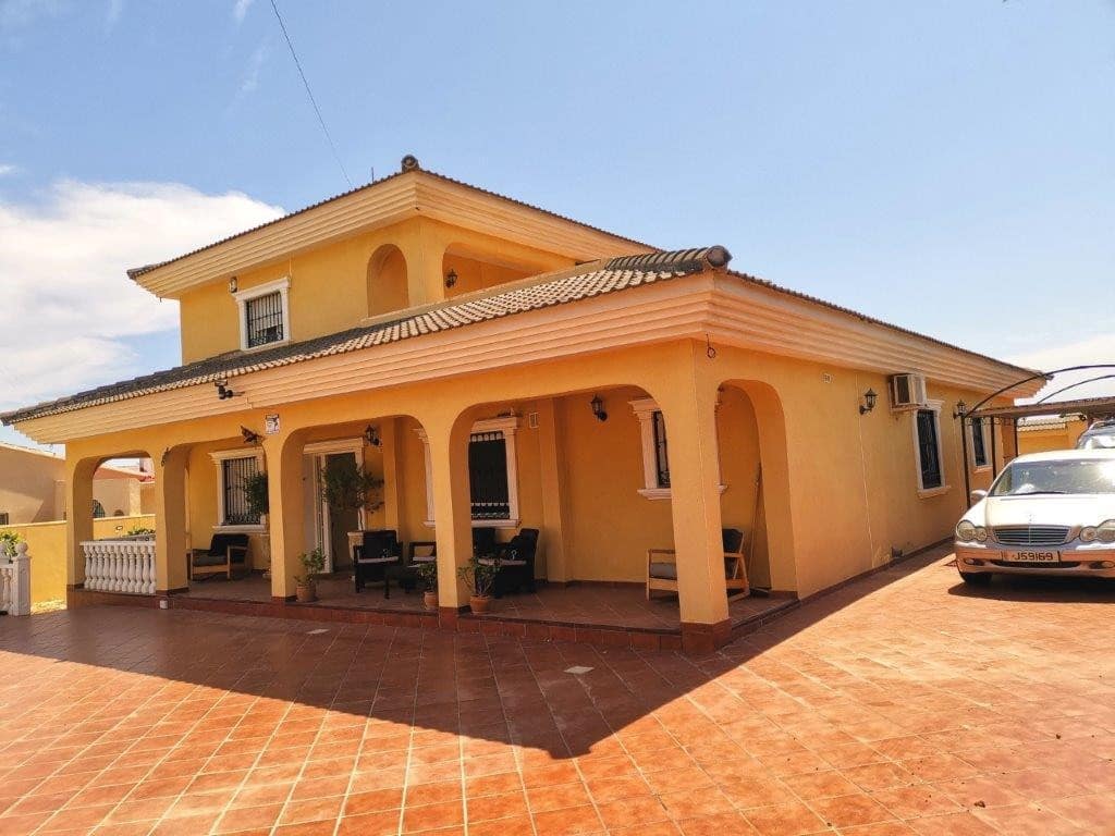 6 Zimmer Villa zu verkaufen in Los Balcones mit Pool - 599.999 € (Ref: 9838299)