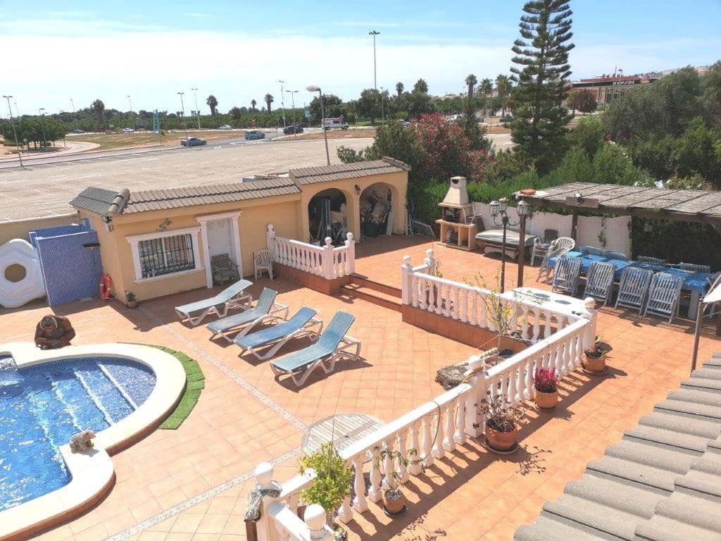 6 Zimmer Villa zu verkaufen in Los Balcones mit Pool - 599.999 € (Ref: 9838299)