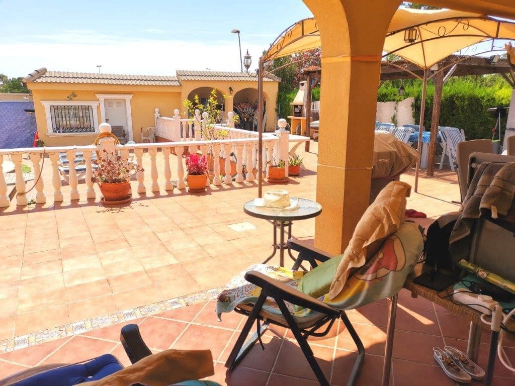 6 Zimmer Villa zu verkaufen in Los Balcones mit Pool - 599.999 € (Ref: 9838299)