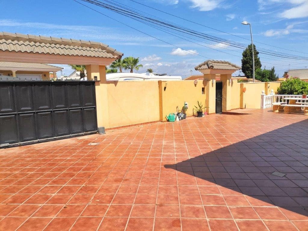 6 Zimmer Villa zu verkaufen in Los Balcones mit Pool - 599.999 € (Ref: 9838299)