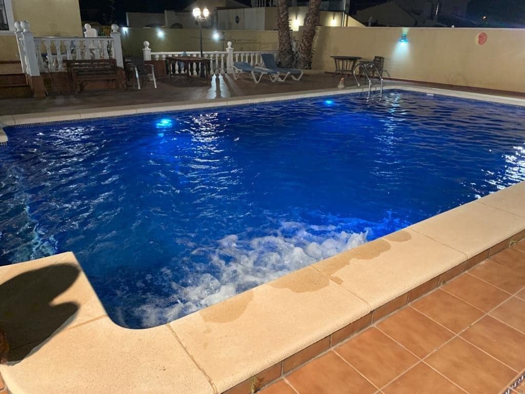 6 Zimmer Villa zu verkaufen in Los Balcones mit Pool - 599.999 € (Ref: 9838299)