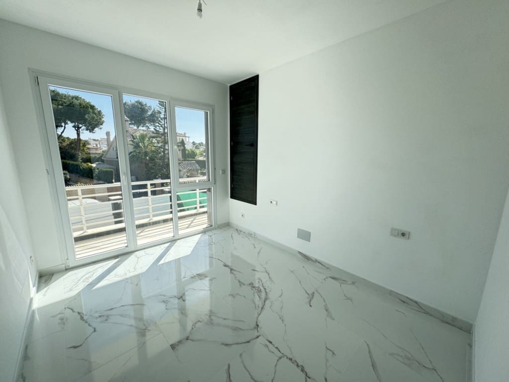 4 Zimmer Villa zu verkaufen in Los Balcones mit Pool Garage - 599.000 € (Ref: 9841223)