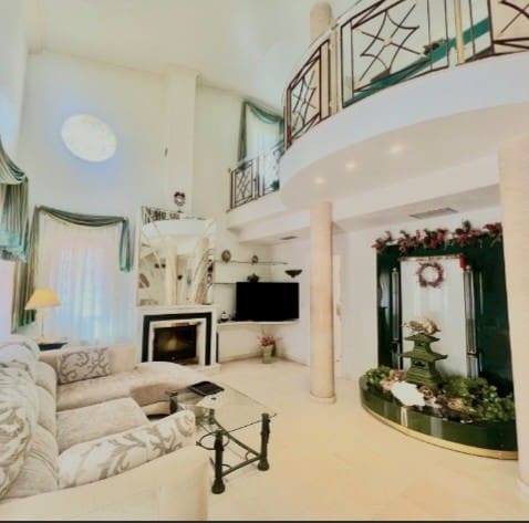 3 Zimmer Villa zu verkaufen in Los Balcones mit Pool Garage - 530.000 € (Ref: 9848487)