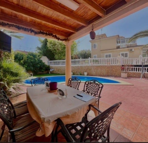 3 Zimmer Villa zu verkaufen in Los Balcones mit Pool Garage - 530.000 € (Ref: 9848487)