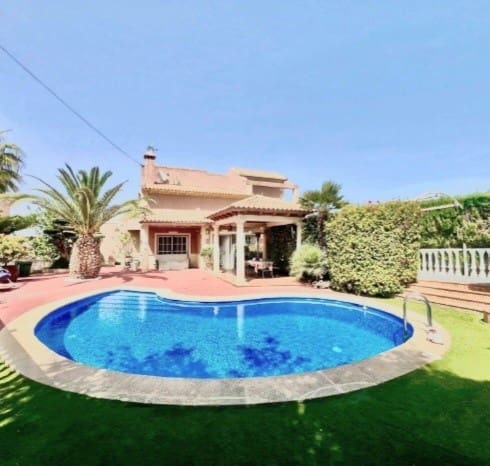 3 Zimmer Villa zu verkaufen in Los Balcones mit Pool Garage - 530.000 € (Ref: 9848487)