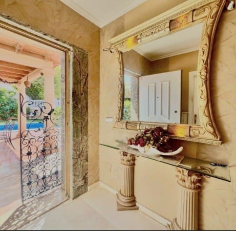 3 Zimmer Villa zu verkaufen in Los Balcones mit Pool Garage - 530.000 € (Ref: 9848487)