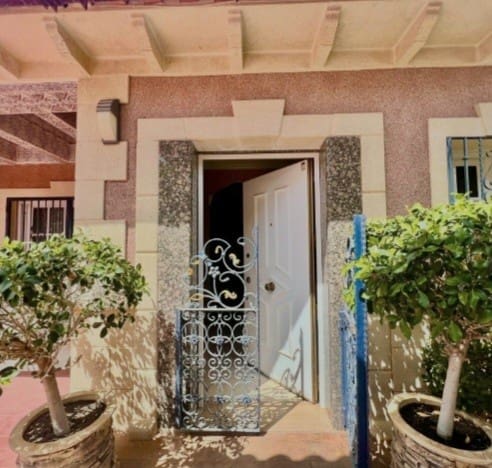 3 Zimmer Villa zu verkaufen in Los Balcones mit Pool Garage - 530.000 € (Ref: 9848487)