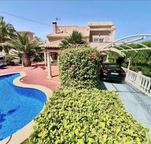 3 Zimmer Villa zu verkaufen in Los Balcones mit Pool Garage - 530.000 € (Ref: 9848487)