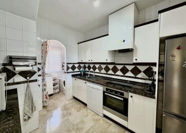 2 soverom Villa til salgs i Villamartin, Orihuela med svømmebasseng garasje - € 459 000 (Ref: 9848488)