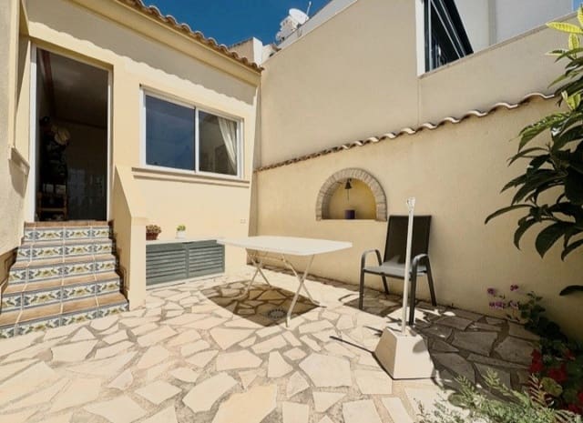 2 soverom Villa til salgs i Villamartin, Orihuela med svømmebasseng garasje - € 459 000 (Ref: 9848488)