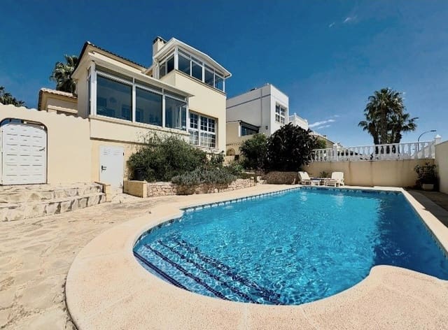 2 soverom Villa til salgs i Villamartin, Orihuela med svømmebasseng garasje - € 459 000 (Ref: 9848488)