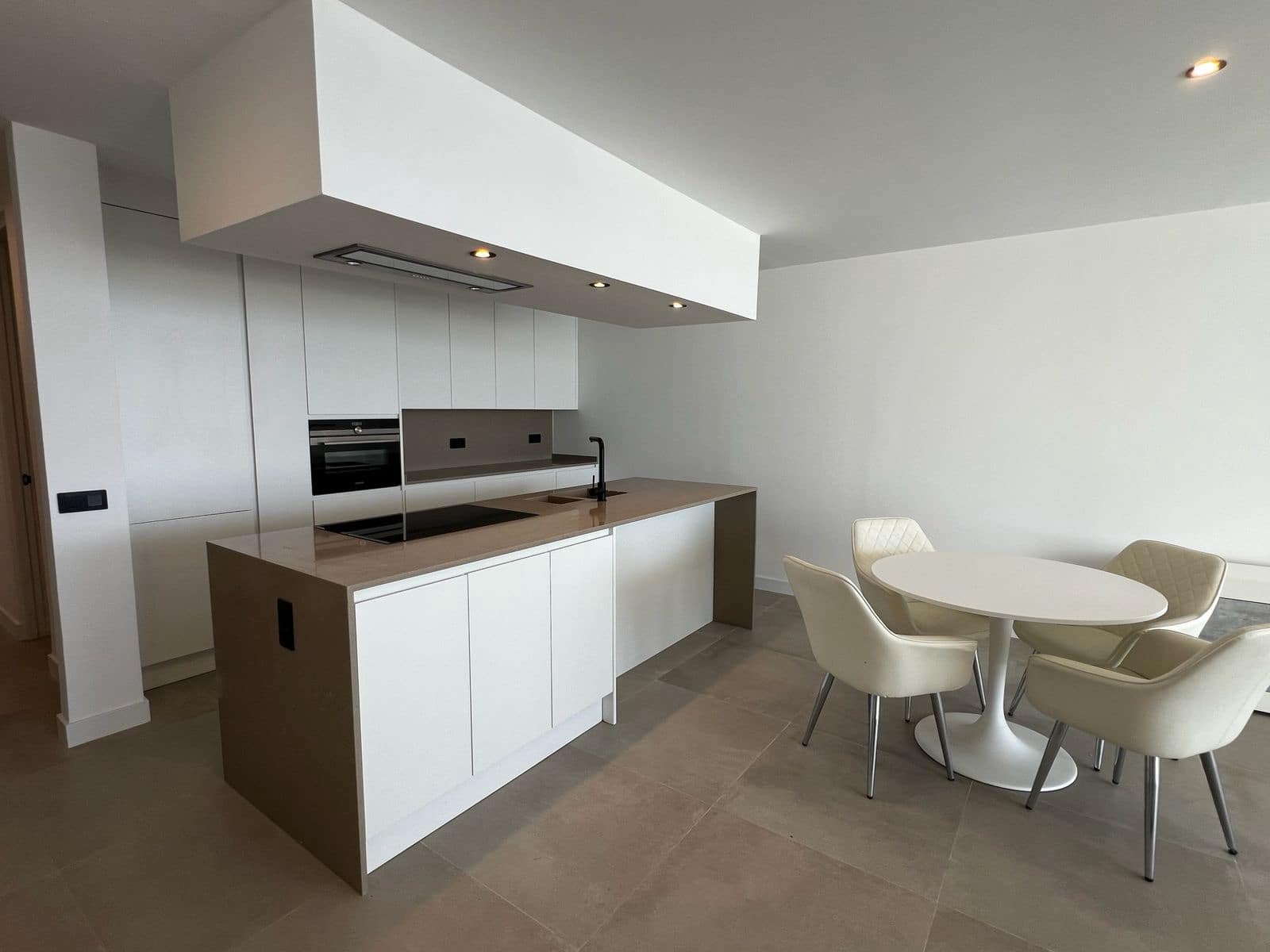 2 sypialnia Apartament przy plaży na sprzedaż w Costa del Silencio z basenem garażem - 685 000 € (Ref: 8045560)