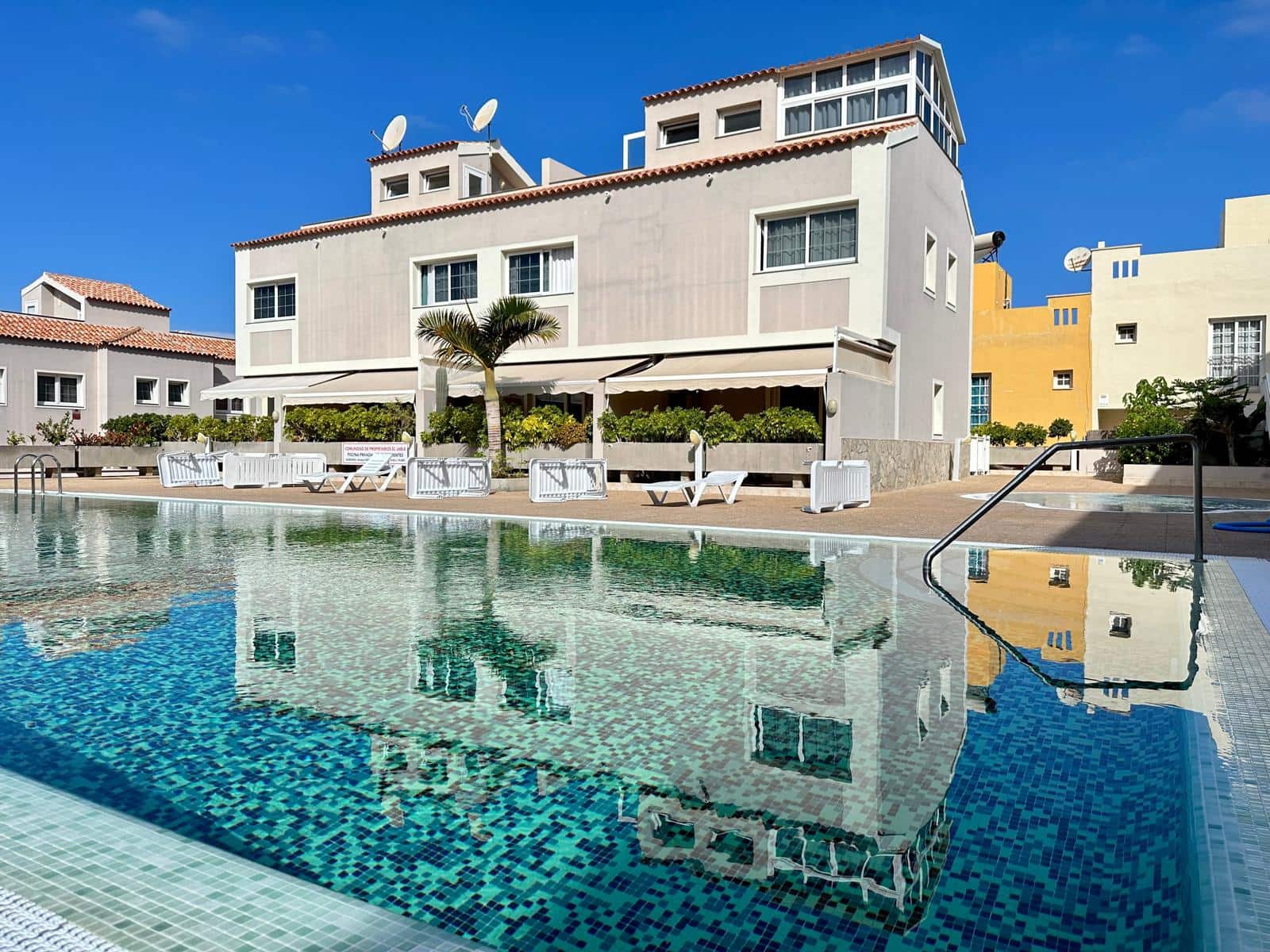 2 soveværelse Byhus til salg i Adeje med swimmingpool garage - € 330.000 (Ref: 8413783)