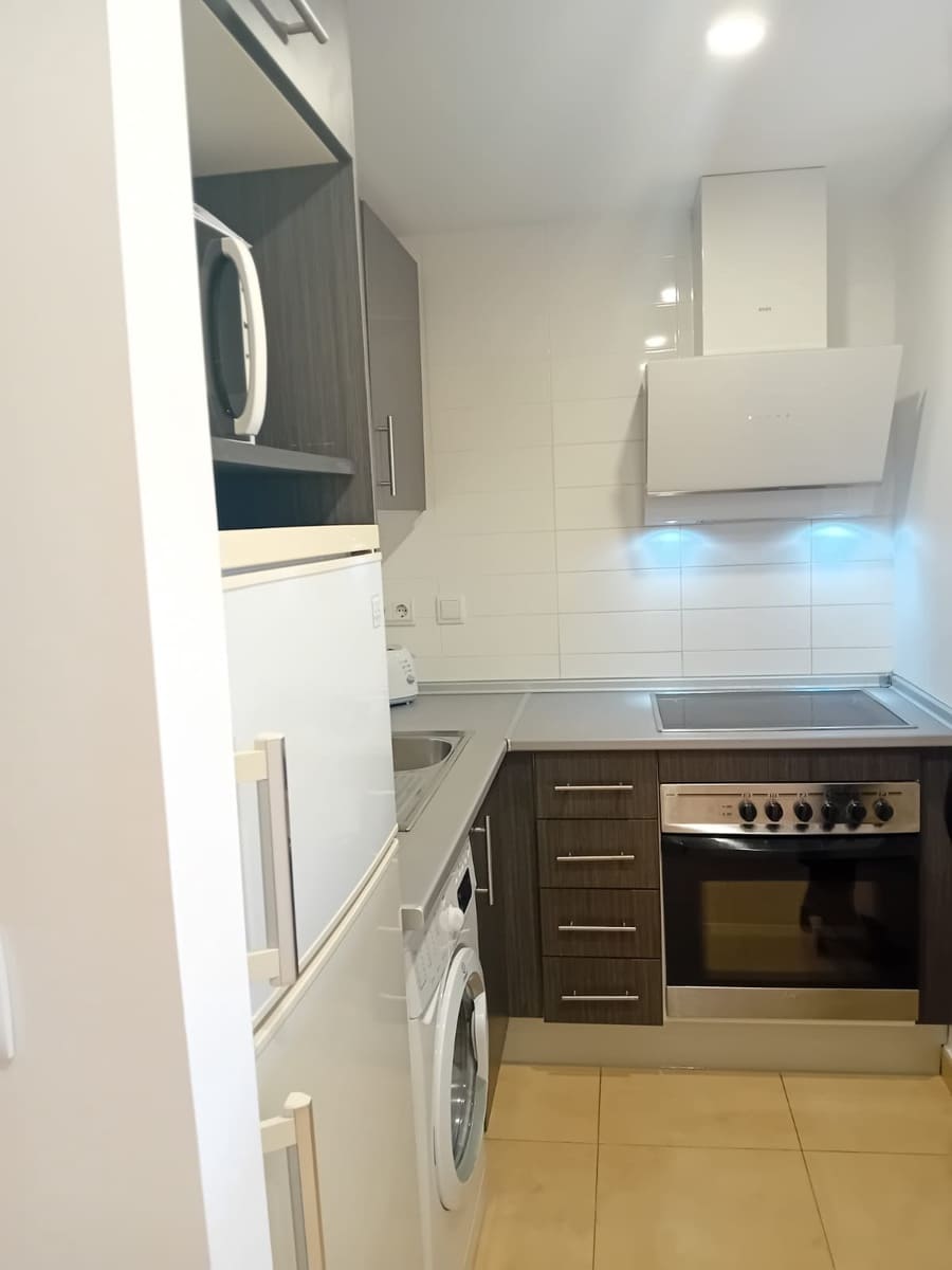 1 slaapkamer Appartement te huur in Mar Menor Golf Resort met zwembad garage - € 850 (Ref: 8960685)