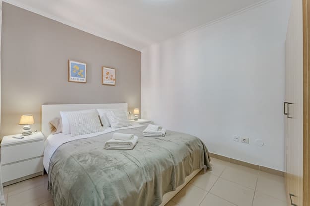 2 bedroom Apartment for sale in Costa del Silencio with pool garage - € 280,000 (Ref: 9314321)