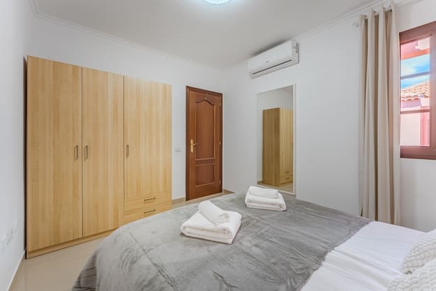 2 soverom Leilighet til salgs i Costa del Silencio, Arona med svømmebasseng garasje - € 280 000 (Ref: 9314321)