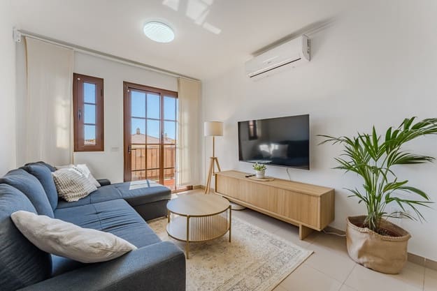 2 soverom Leilighet til salgs i Costa del Silencio, Arona med svømmebasseng garasje - € 280 000 (Ref: 9314321)