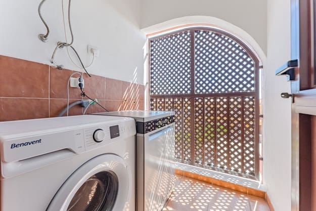 2 soverom Leilighet til salgs i Costa del Silencio, Arona med svømmebasseng garasje - € 280 000 (Ref: 9314321)