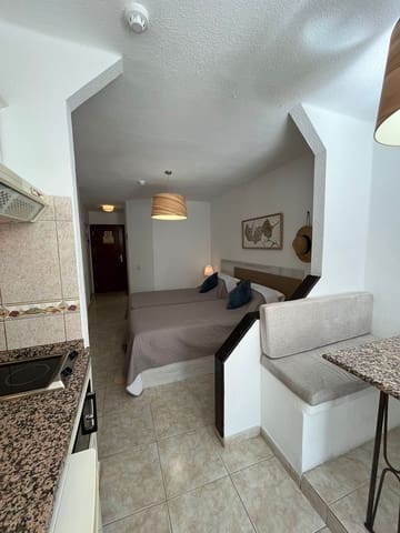 Apartament przy plaży na sprzedaż w Costa Adeje, Adeje z basenem - 229 950 € (Ref: 9580173)