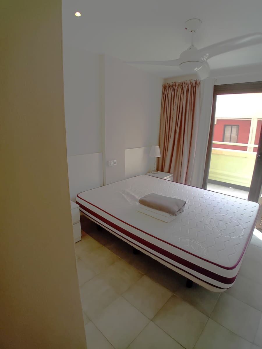 2 soveværelse Strandlejlighed til salg i Playa de las Americas med swimmingpool - € 410.000 (Ref: 9628098)