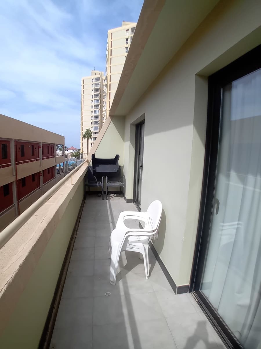 2 soveværelse Strandlejlighed til salg i Playa de las Americas med swimmingpool - € 410.000 (Ref: 9628098)