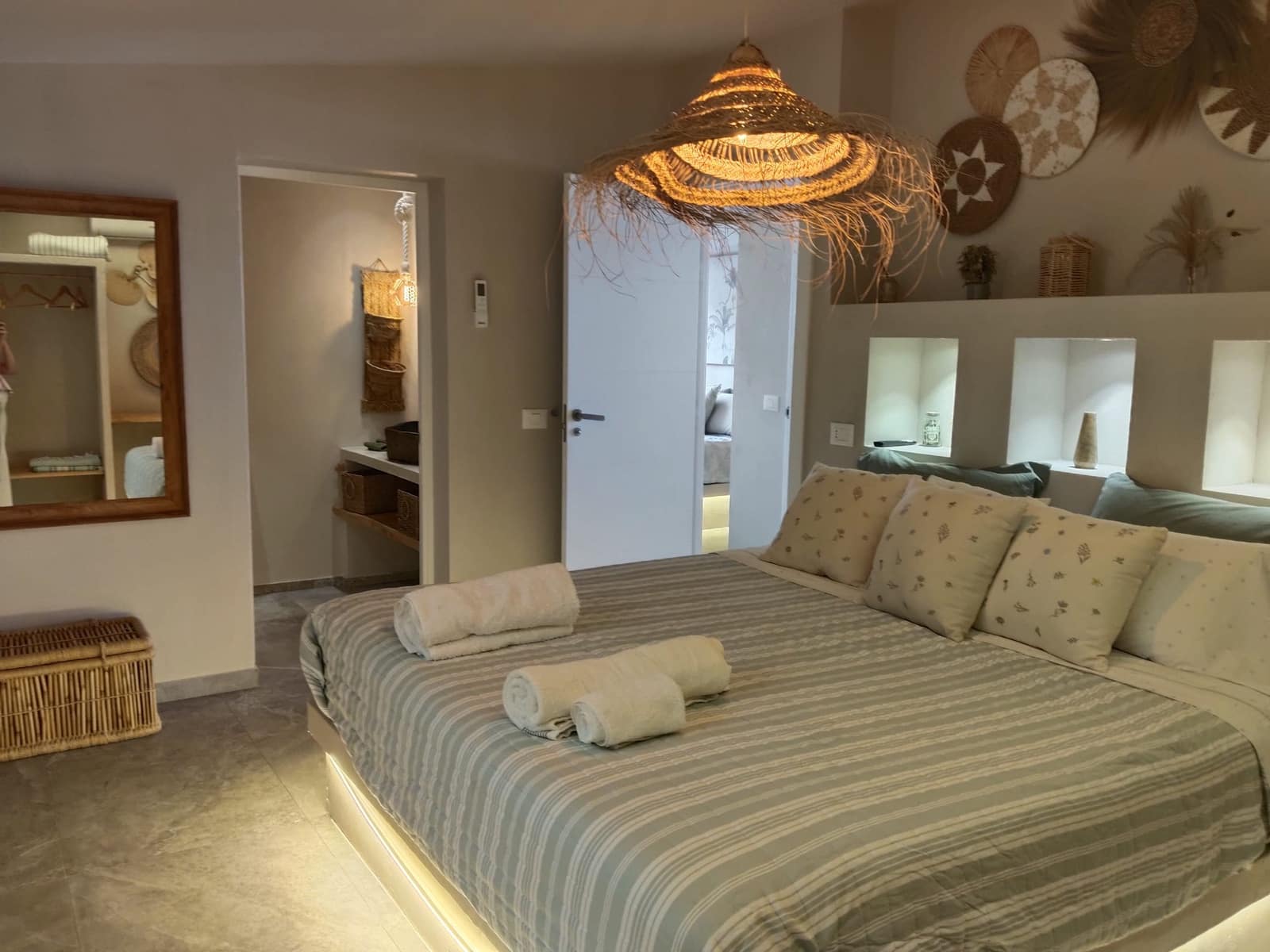 5 bedroom Villa for sale in Chayofa with pool garage - € 1,470,000 (Ref: 9921039)