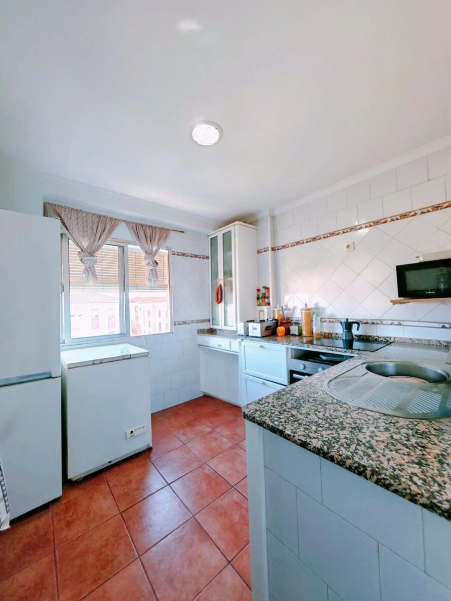 3 chambre Appartement à vendre à Chiclana de la Frontera - 128 000 € (Ref: 10003820)