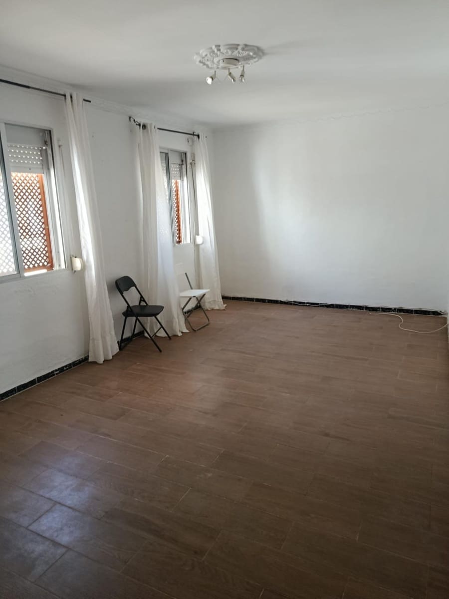 3 bedroom Flat for sale in Jerez de la Frontera - € 120,000 (Ref: 10011574)