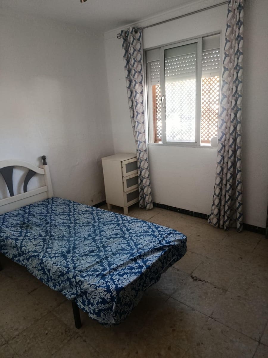 3 bedroom Flat for sale in Jerez de la Frontera - € 120,000 (Ref: 10011574)