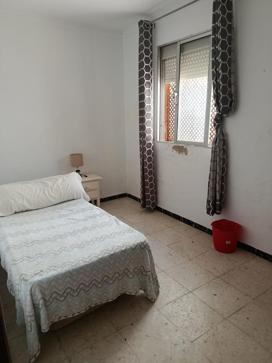 3 bedroom Flat for sale in Jerez de la Frontera - € 120,000 (Ref: 10011574)