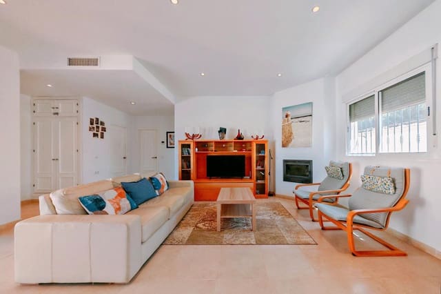 Chalet de 3 habitaciones en Chiclana de la Frontera en venta con piscina garaje - 315.000 € (Ref: 10025845)