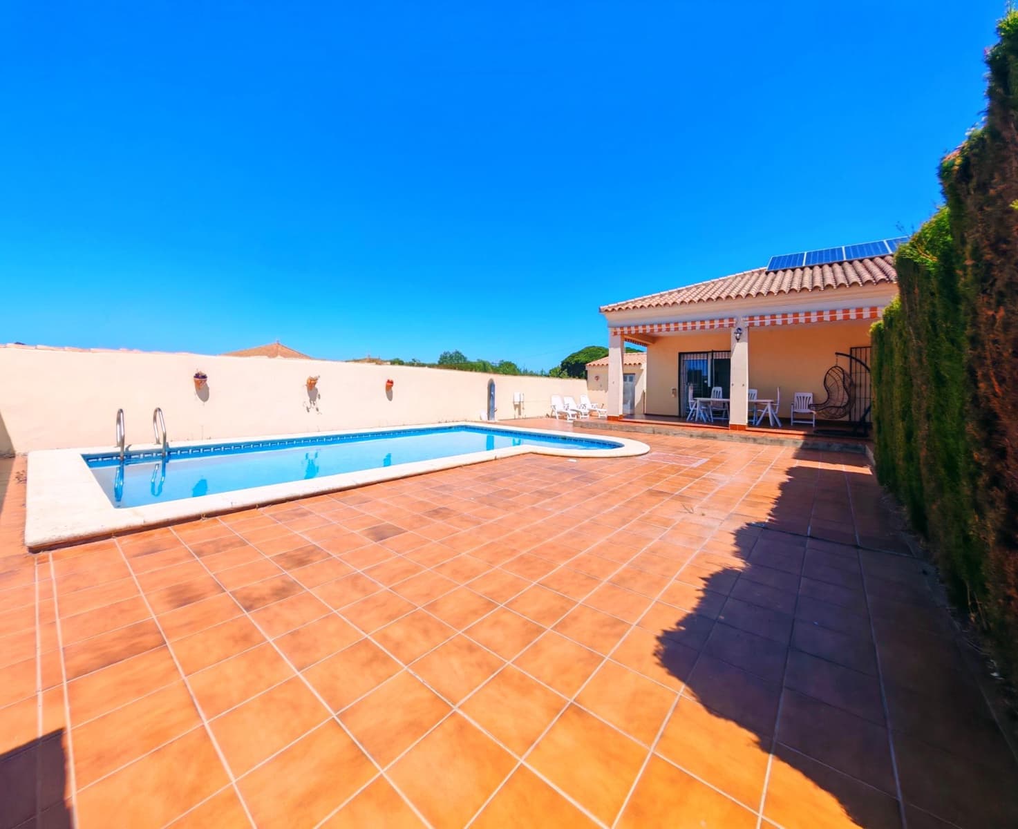 Chalet de 3 habitaciones en Chiclana de la Frontera en venta con piscina garaje - 315.000 € (Ref: 10025845)