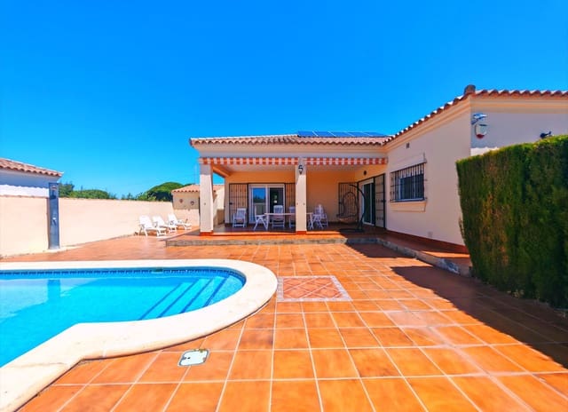 Chalet de 3 habitaciones en Chiclana de la Frontera en venta con piscina garaje - 315.000 € (Ref: 10025845)