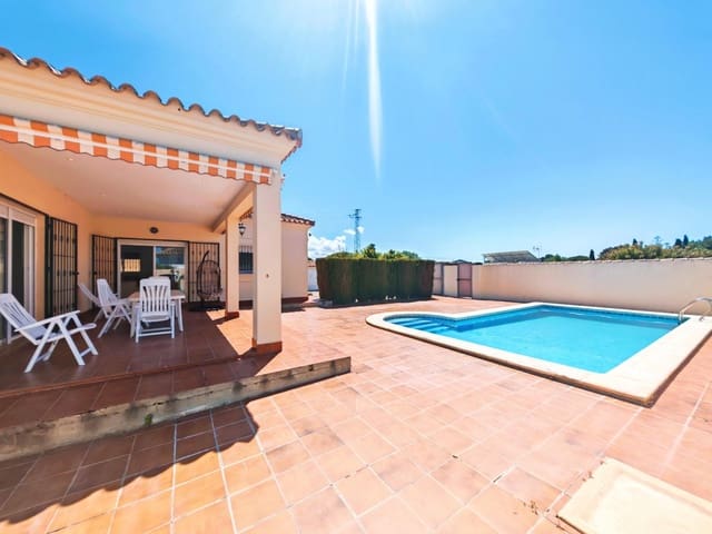 Chalet de 3 habitaciones en Chiclana de la Frontera en venta con piscina garaje - 315.000 € (Ref: 10025845)