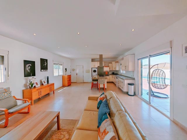 Chalet de 3 habitaciones en Chiclana de la Frontera en venta con piscina garaje - 315.000 € (Ref: 10025845)