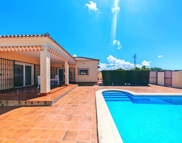 Chalet de 3 habitaciones en Chiclana de la Frontera en venta con piscina garaje - 315.000 € (Ref: 10025845)