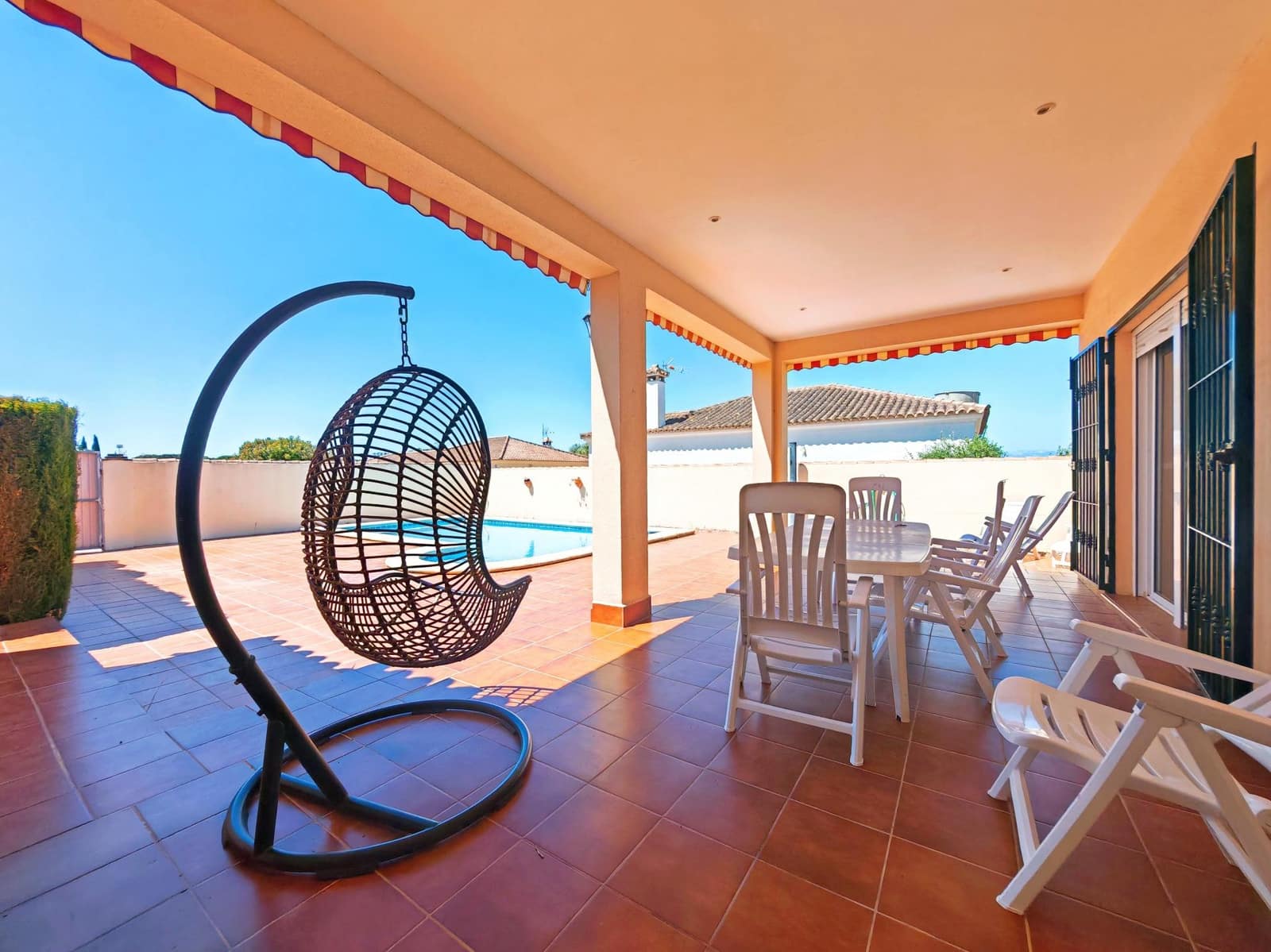 Chalet de 3 habitaciones en Chiclana de la Frontera en venta con piscina garaje - 315.000 € (Ref: 10025845)
