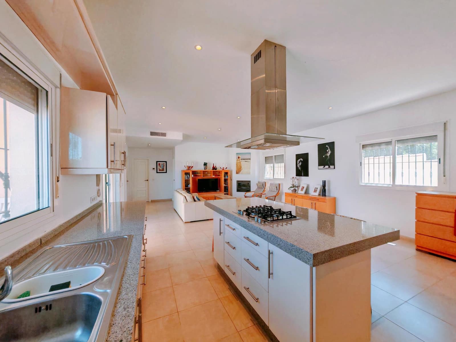Chalet de 3 habitaciones en Chiclana de la Frontera en venta con piscina garaje - 315.000 € (Ref: 10025845)
