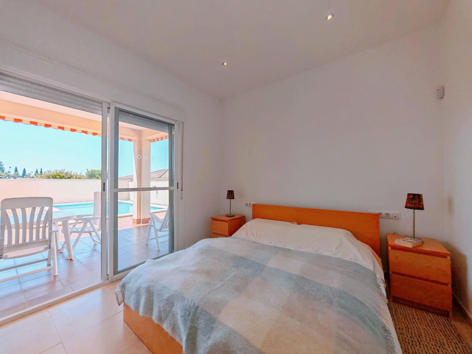 Chalet de 3 habitaciones en Chiclana de la Frontera en venta con piscina garaje - 315.000 € (Ref: 10025845)