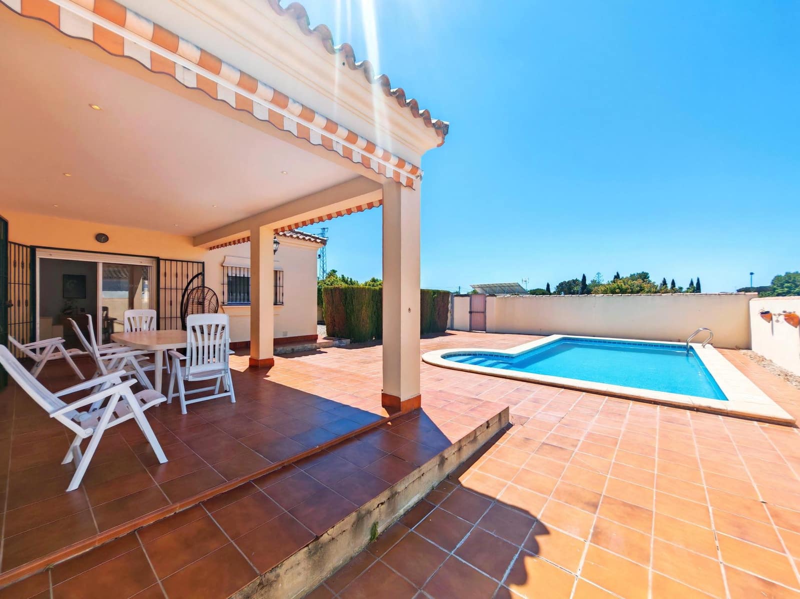 Chalet de 3 habitaciones en Chiclana de la Frontera en venta con piscina garaje - 315.000 € (Ref: 10025845)