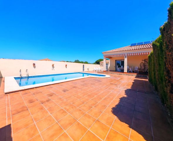 3 sovrum Villa till salu i Chiclana de la Frontera med pool garage - 305 000 € (Ref: 10115785)