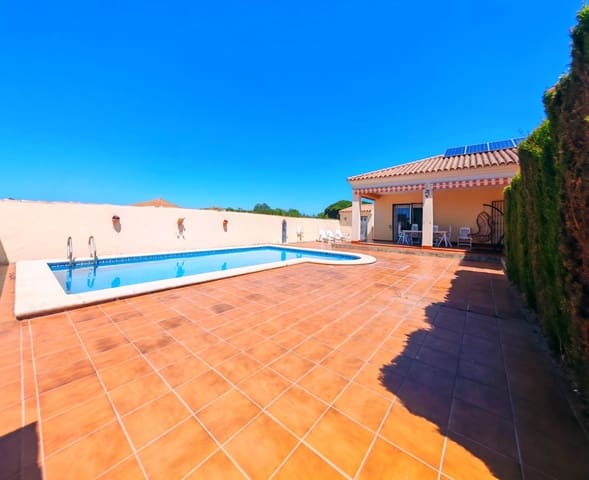 3 sypialnia Willa na sprzedaż w Chiclana de la Frontera z basenem garażem - 305 000 € (Ref: 10115785)