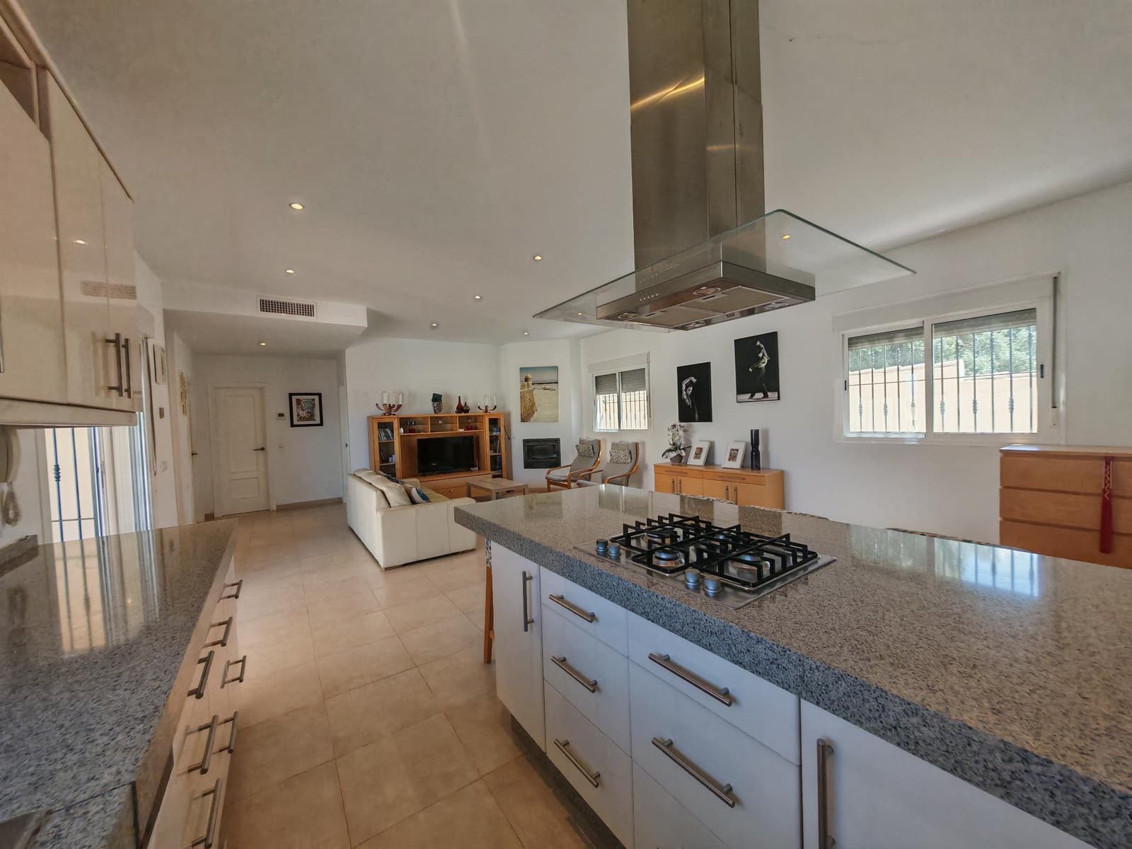 3 bedroom Villa for sale in Chiclana de la Frontera with pool garage - € 305,000 (Ref: 10115785)