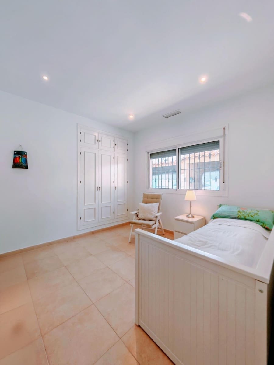 4 camera da letto Villa in vendita in Chiclana de la Frontera con piscina garage - 380.000 € (Rif: 10153645)