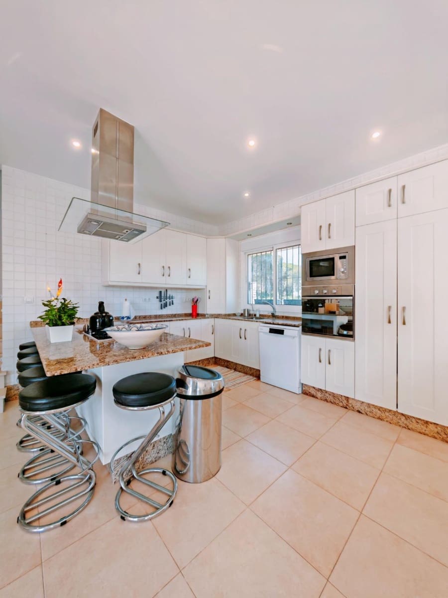4 camera da letto Villa in vendita in Chiclana de la Frontera con piscina garage - 380.000 € (Rif: 10153645)