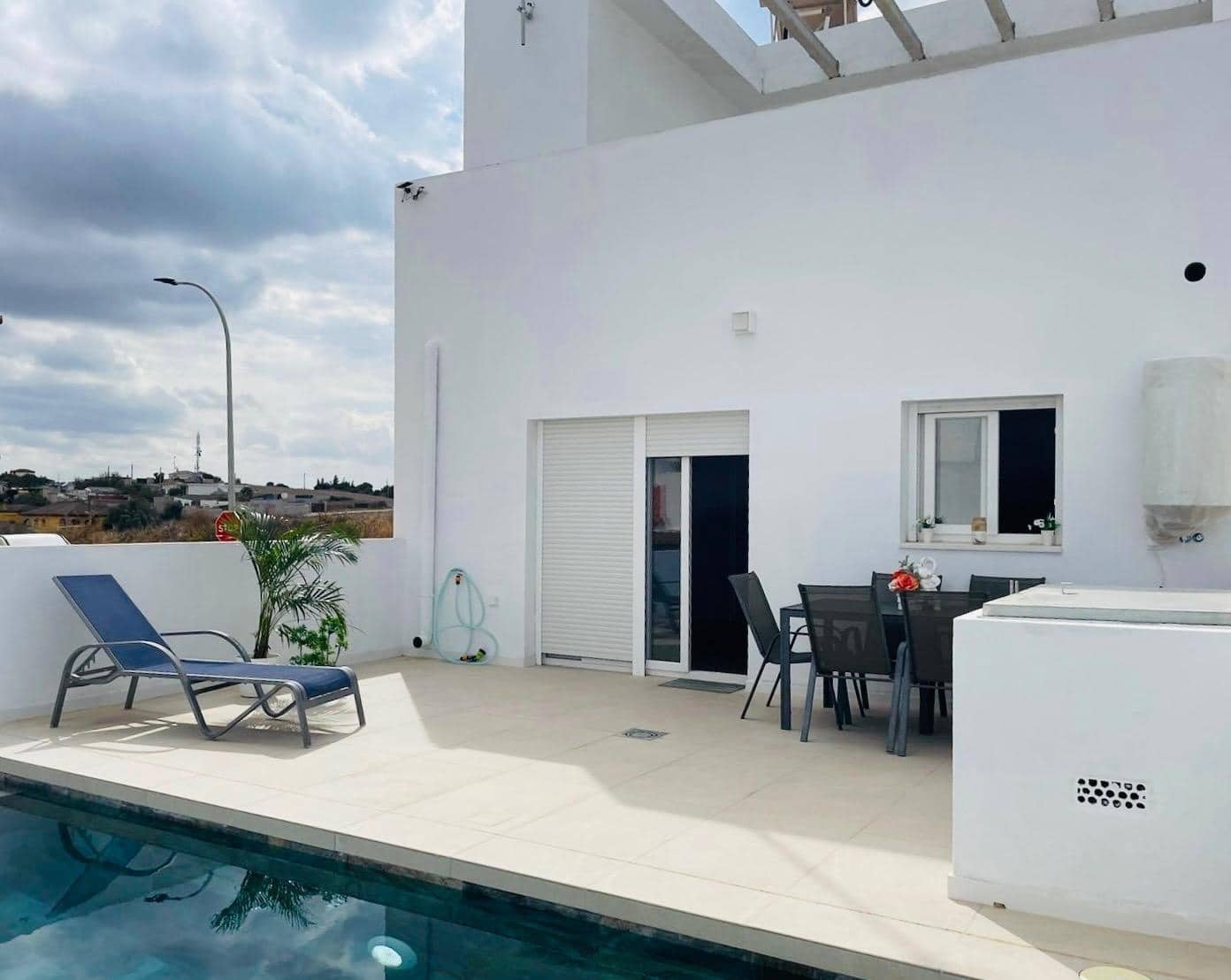 3 soveværelse Villa til salg i Chiclana de la Frontera med swimmingpool - € 295.000 (Ref: 8954449)