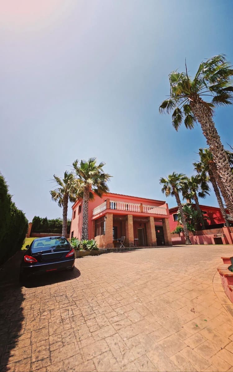 5 soveværelse Villa til salg i Conil de la Frontera med garage - € 368.000 (Ref: 9034720)