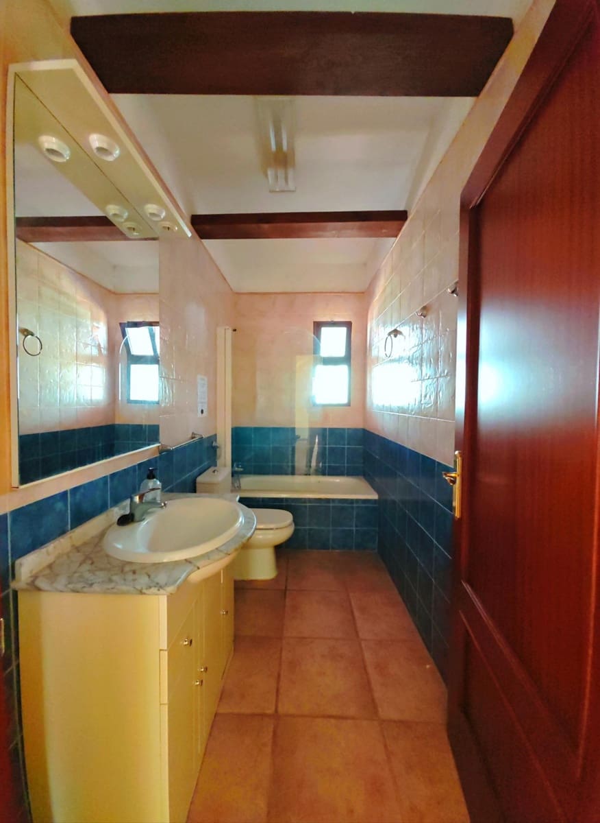 5 soveværelse Villa til salg i Conil de la Frontera med garage - € 368.000 (Ref: 9034720)