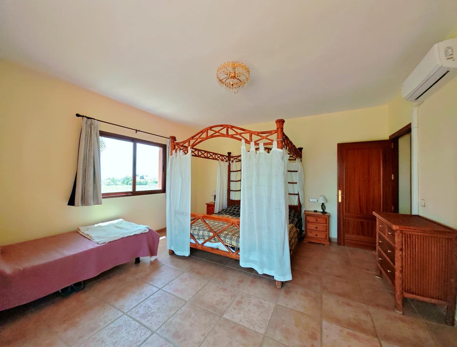 5 soveværelse Villa til salg i Conil de la Frontera med garage - € 368.000 (Ref: 9034720)