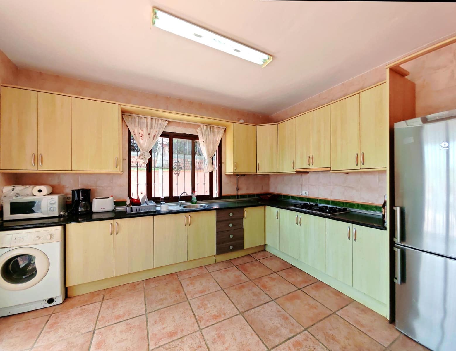 5 soveværelse Villa til salg i Conil de la Frontera med garage - € 368.000 (Ref: 9034720)